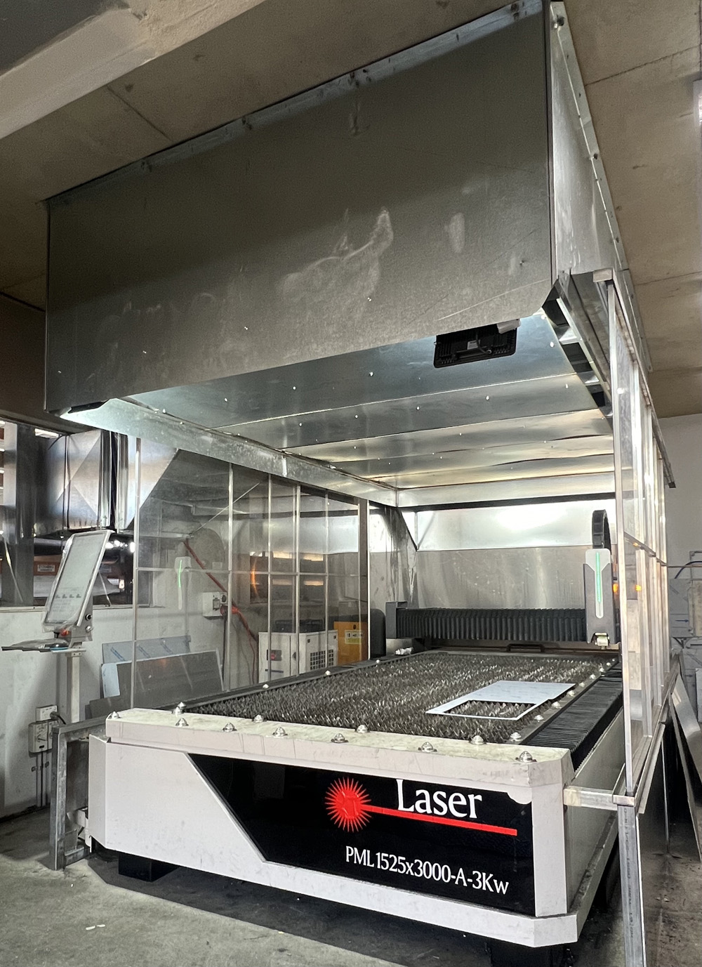 Fibre laser cutting machine