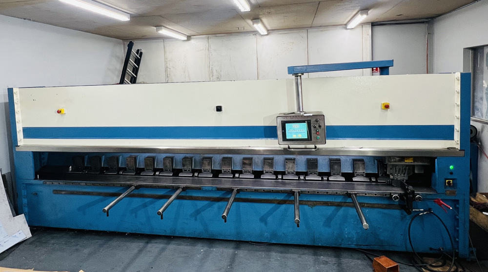 CNC V-grooving machine
